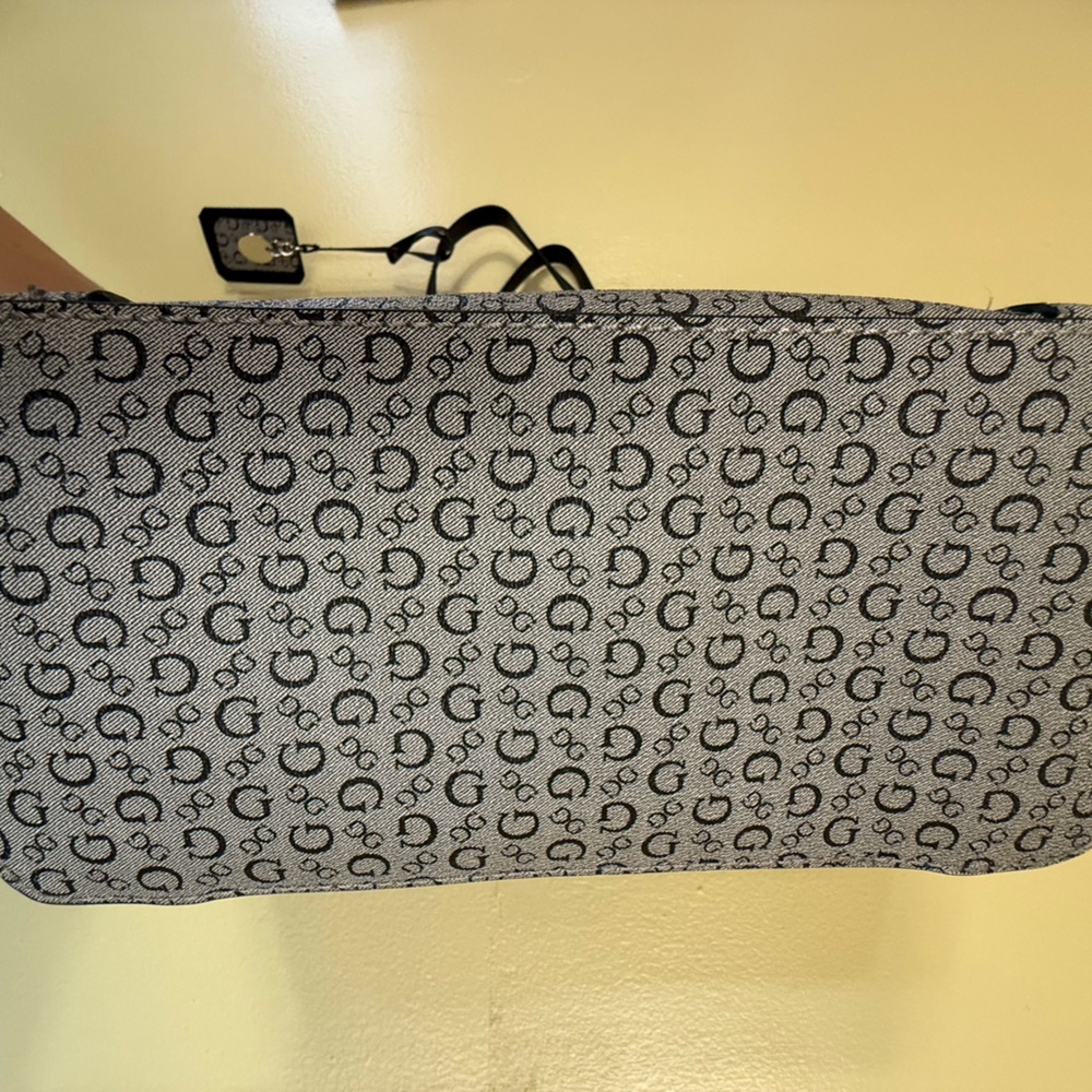 Guess Logo Tote Handbag - New without tags - Picture 11 of 14